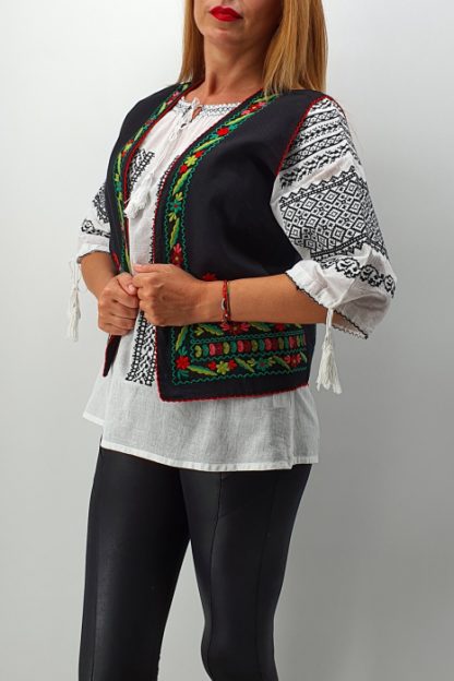 Vesta brodata cu model traditional Roxana